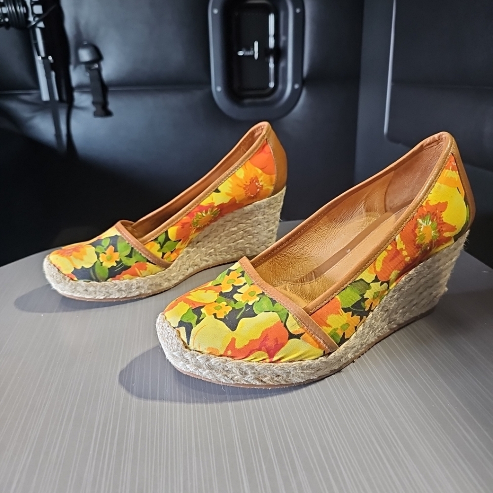 Nurture by Lamaze Shoes Olive Floral Wedge Heel Tropical Size 8M‎ Good PreOwned
